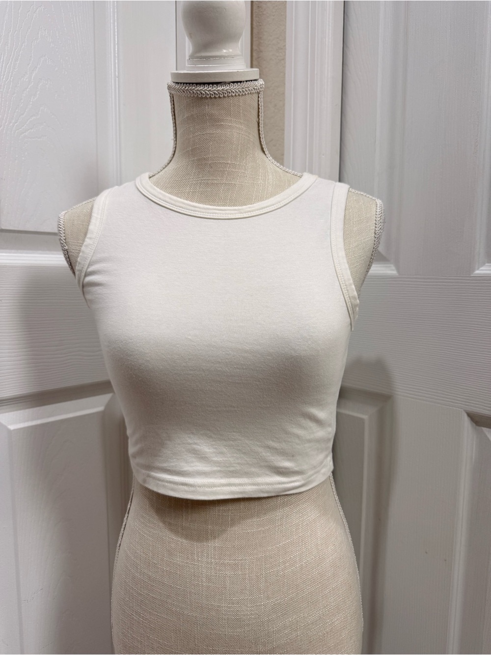 SHEIN White Cropped Fitted Tank Top – Size Small